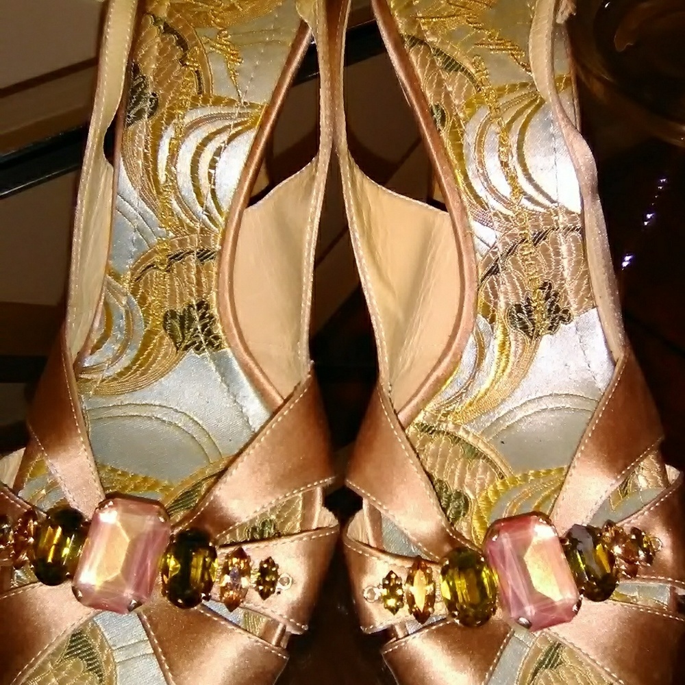 ❗️Sold❗️SULTRY STRAP HEELS w/Adornments